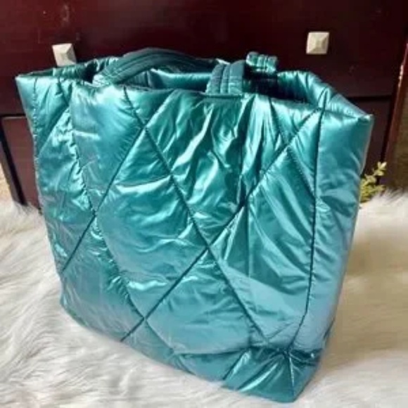 NWT Victoria’s Secret Large Quilted Puffer Tote Bag Metallic Teal - Picture 5 of 7
